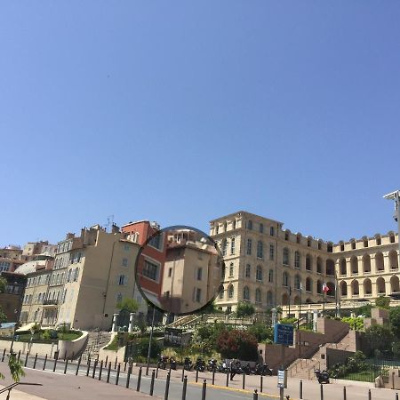 Sous Le Clocher Марсилия Екстериор снимка